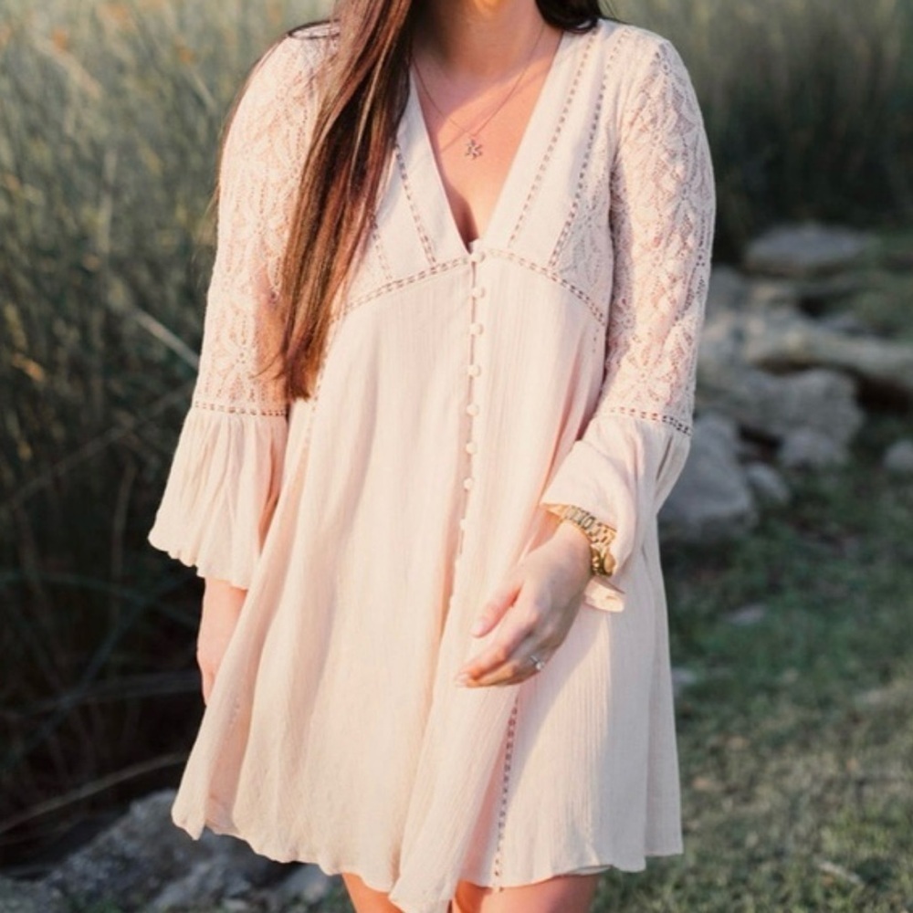 Chelsea & Violet Lace Bell Sleeve Tunic Size Small